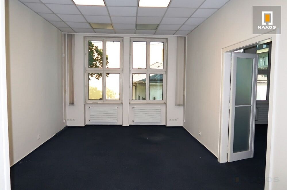 Pronájem kanceláře 135 m² – fotografie 3