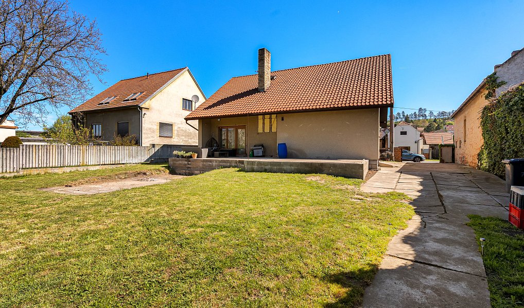 Prodej domu 182 m² s pozemkem 1 355 m², Všetaty – náhled fotky 3