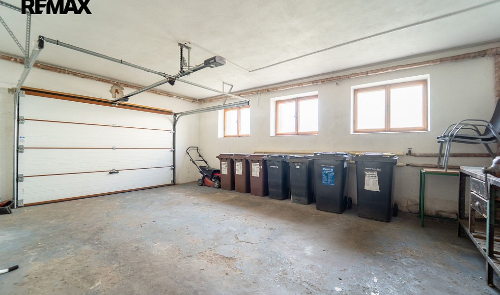 Prodej domu 234 m² s pozemkem 999 m², Týnec nad Labem – náhled fotky 31