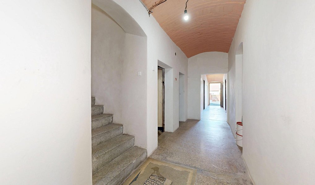 Prodej domu 313 m² s pozemkem 2 261 m², Dobkovice – náhled fotky 9