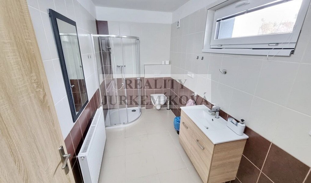 Pronájem domu 200 m² s pozemkem 447 m², Černá v Pošumaví – náhled fotky 19