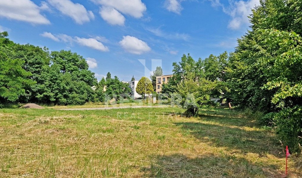 Prodej stavebního pozemku 897 m², Praha – náhled fotky 3