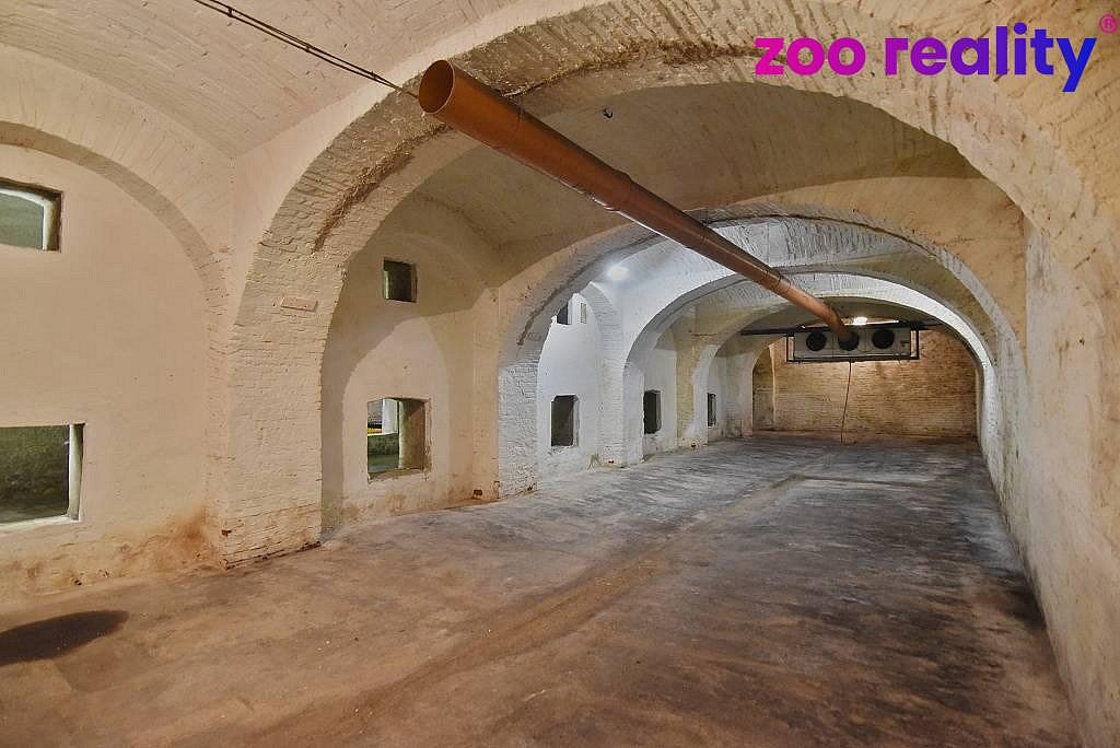 Prodej skladovacích prostor 657 m²