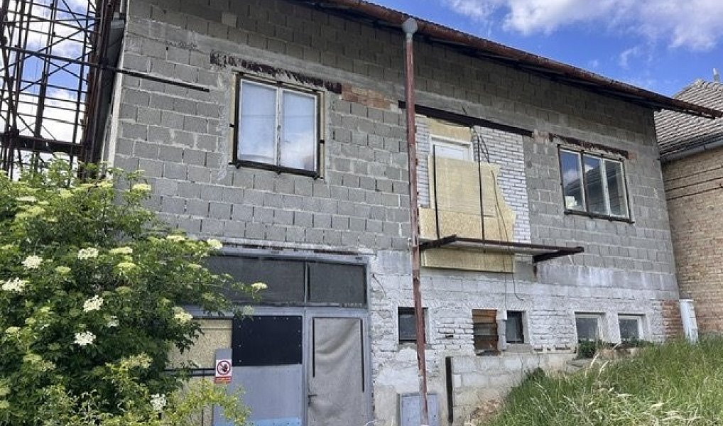 Prodej domu 288 m² s pozemkem 1 424 m², Kostelec – náhled fotky 2