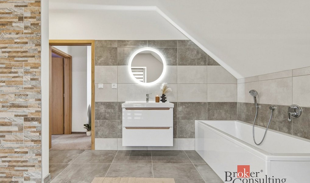 Prodej domu 194 m² s pozemkem 866 m², Litošice – náhled fotky 3