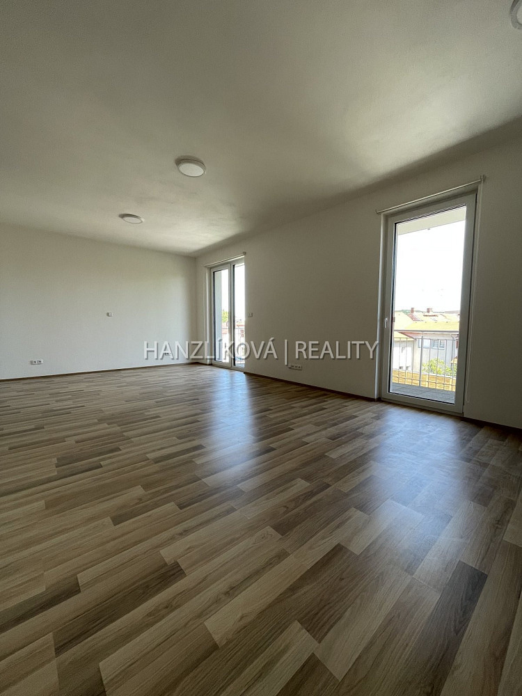 Pronájem bytu 2+kk 52 m² – fotografie 4