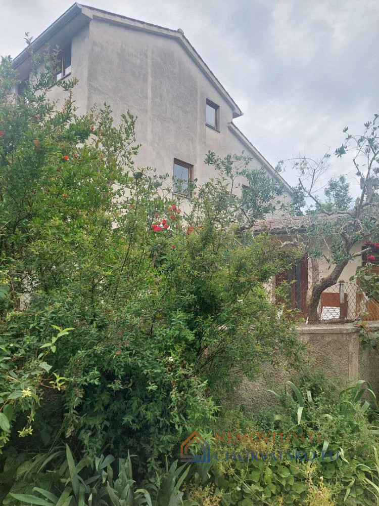 Prodej domu 250 m² s pozemkem 300 m² – pohled 5