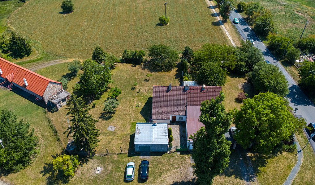 Prodej domu 77 m² s pozemkem 1 057 m², Zeleneč – náhled fotky 2