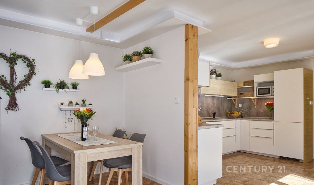 Prodej domu 260 m² s pozemkem 457 m², Ladná – náhled fotky 10