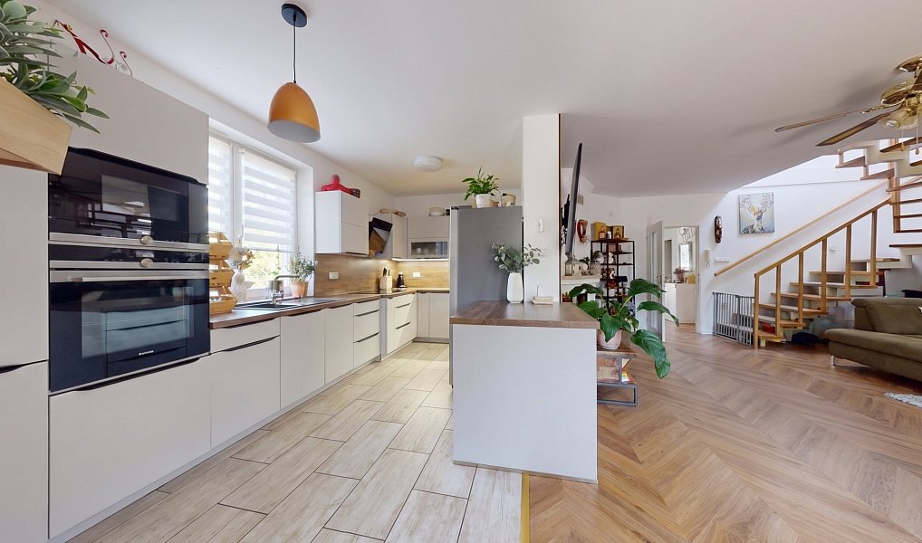 Prodej domu 215 m² s pozemkem 671 m², Střelice – náhled fotky 10