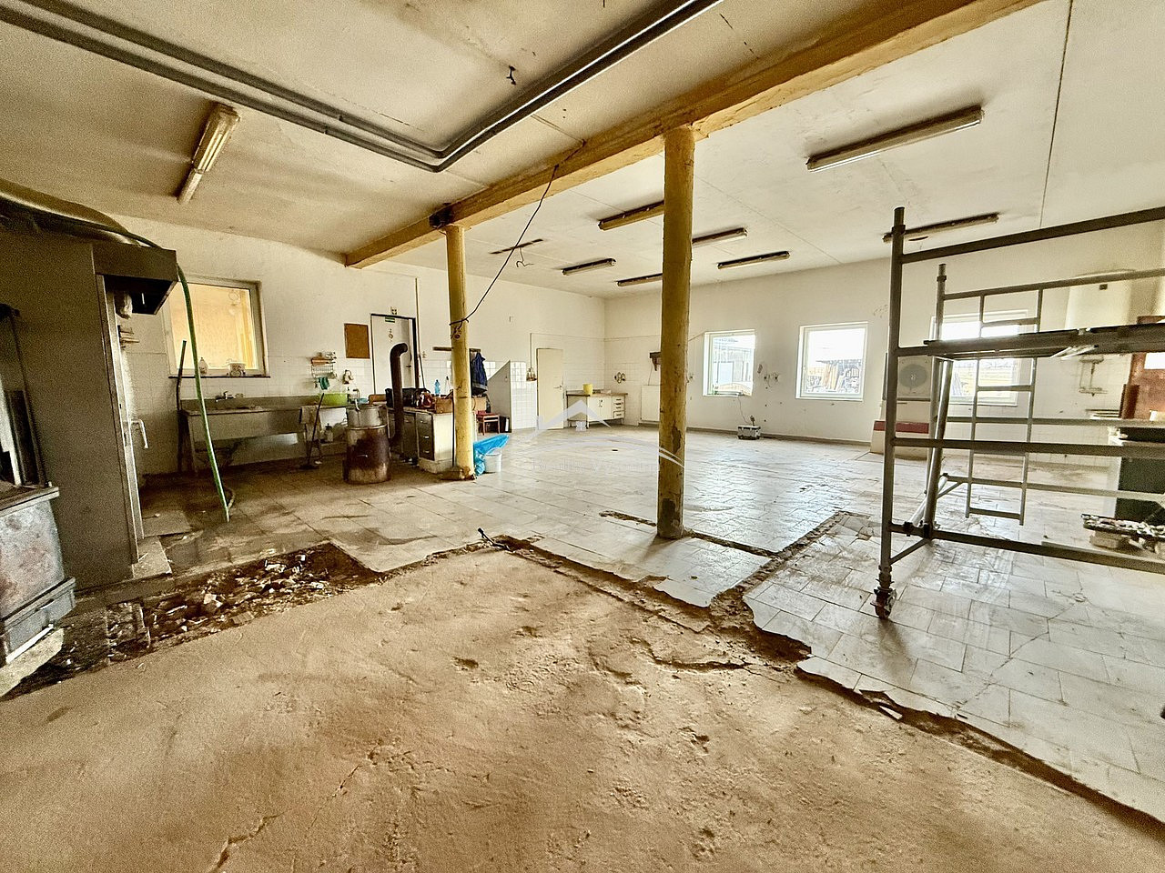 Pronájem výrobních prostor 272 m² – fotografie 3