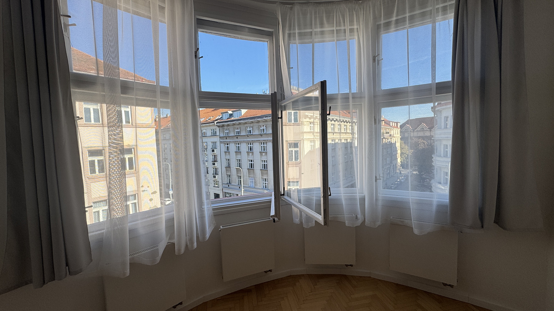 Pronájem bytu 2+1 68 m² – fotografie 3