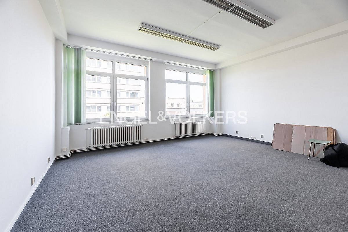Pronájem kanceláře 36 m² – fotografie 3