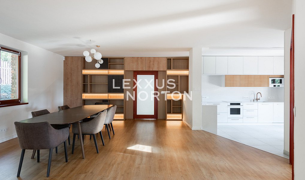 Prodej domu 378 m² s pozemkem 1 502 m², Zvole – náhled fotky 2