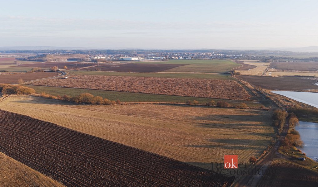 Prodej stavebního pozemku 12 377 m², Úherce – náhled fotky 2