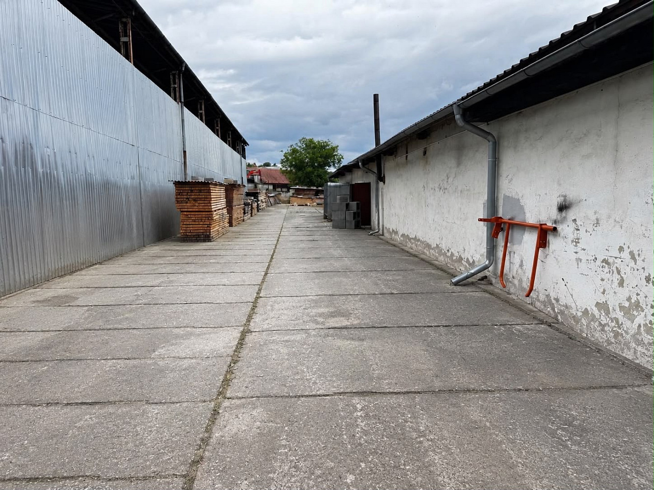Pronájem skladovacích prostor 160 m²