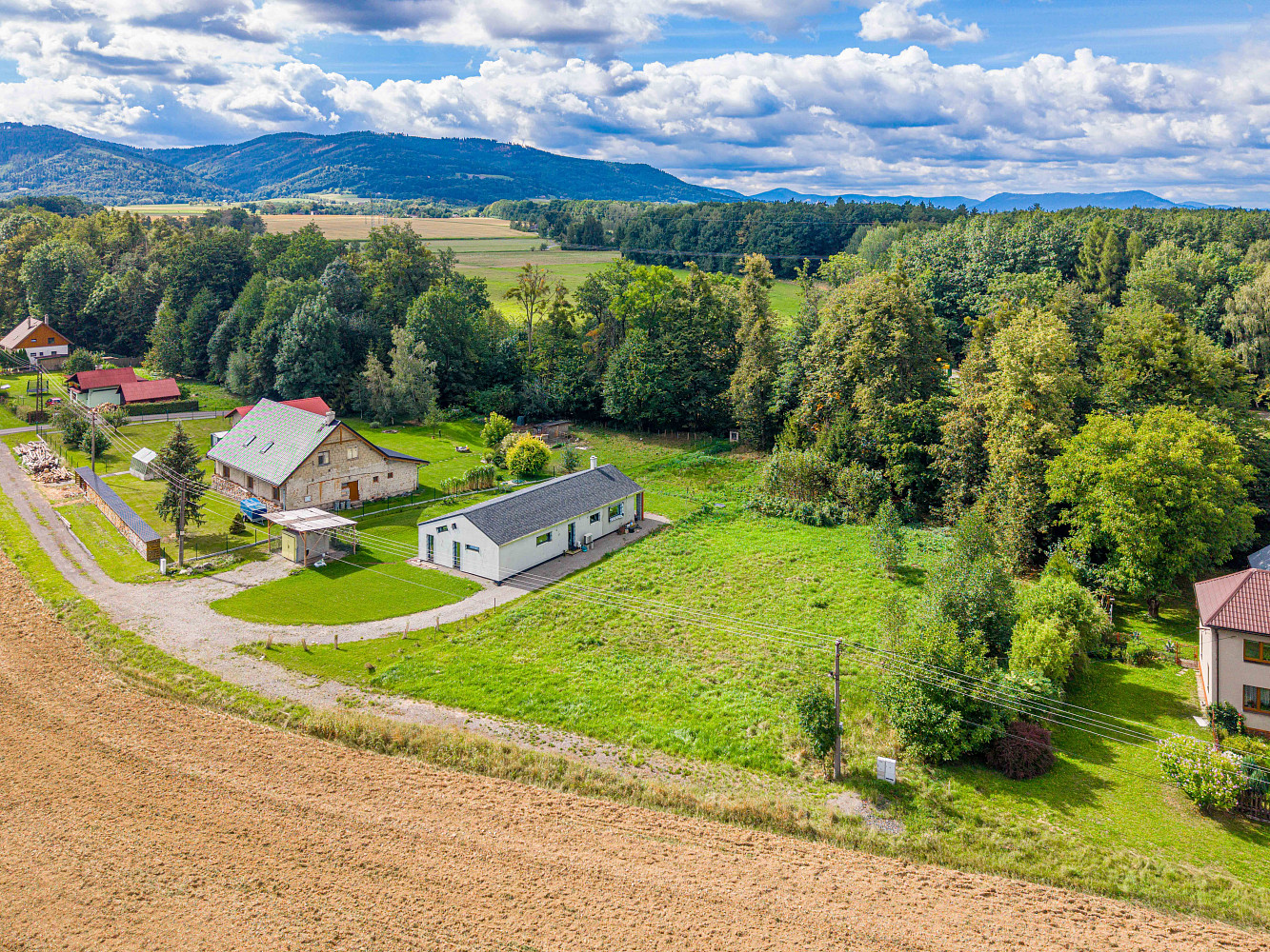 Prodej stavebního pozemku 1 706 m²
