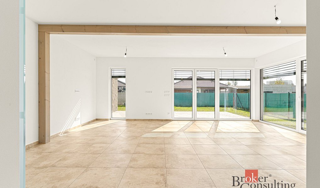 Prodej domu 160 m² s pozemkem 331 m², Milovice – náhled fotky 15