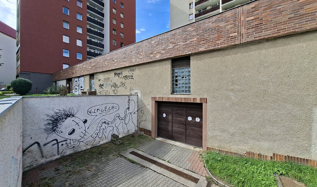 Pronájem garážového stání, 16m2 - ul. Ke Strašnické, Praha 10, Praha – náhled fotky 2