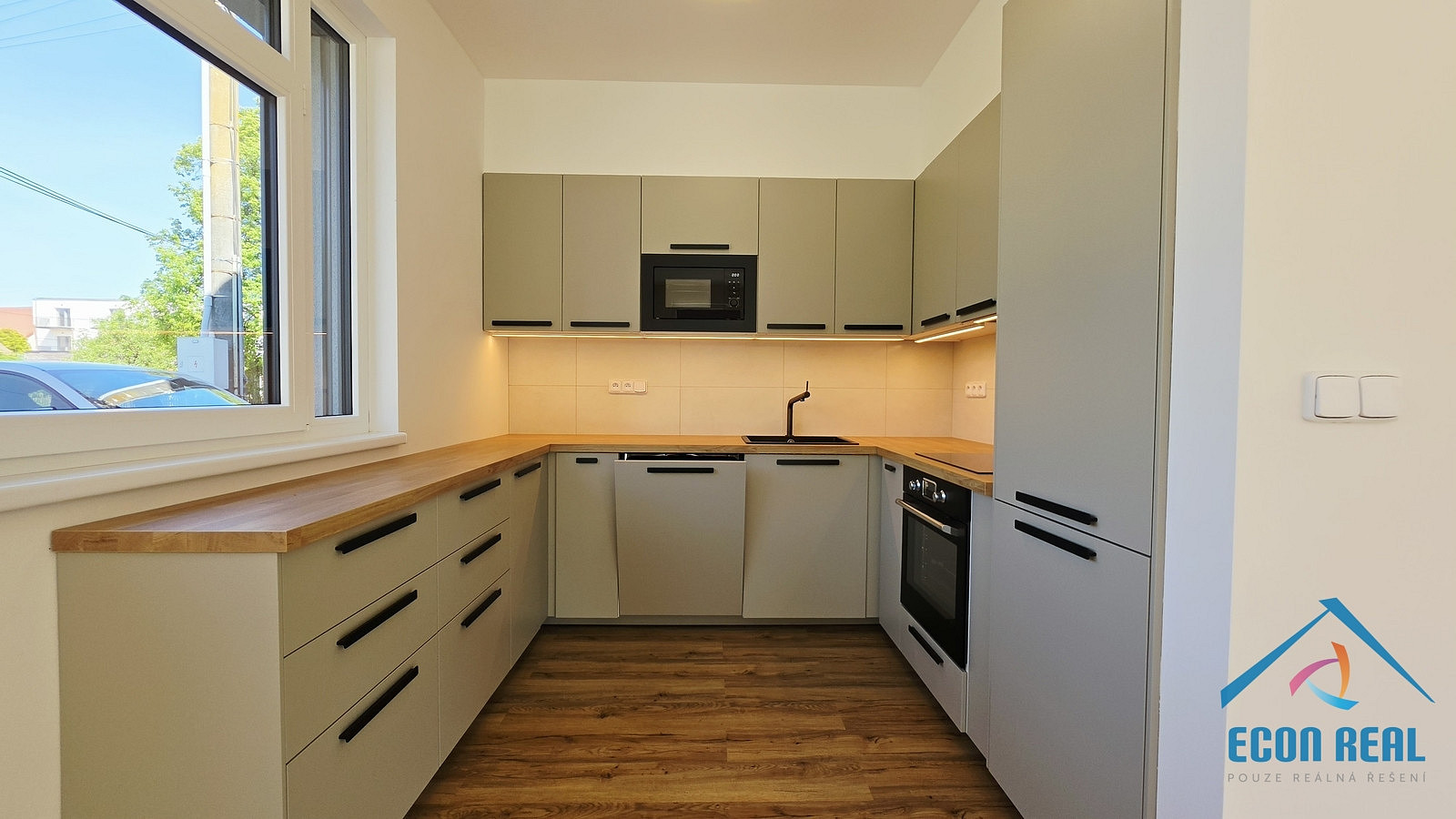 Pronájem kanceláře 92 m² — photo 2