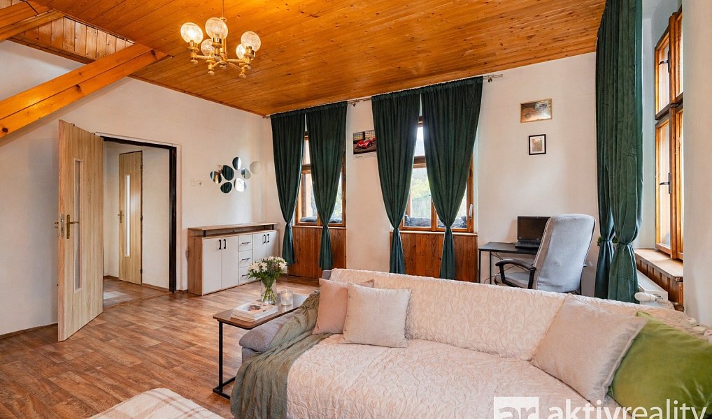 Prodej domu 250 m² s pozemkem 1 005 m², Dolní Zálezly – náhled fotky 8