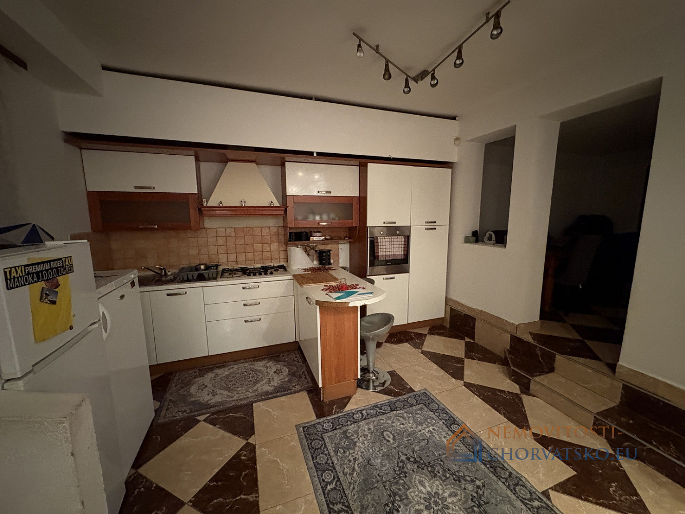 Prodej domu 380 m² s pozemkem 380 m² – pohled 6