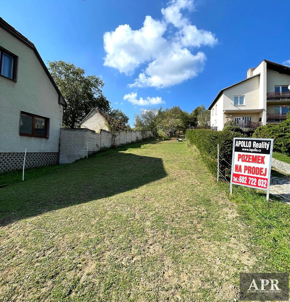 Prodej stavebního pozemku 1 279 m²