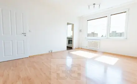 Pronájem bytu 1+kk 29 m², Krynická, Praha 8 - Troja