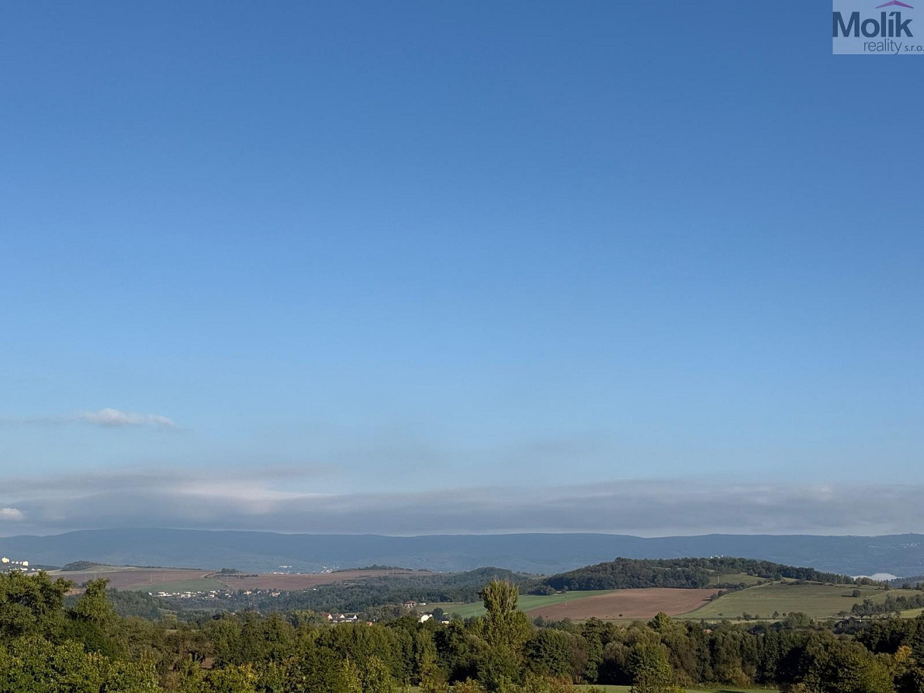 Prodej stavebního pozemku 1 645 m² – pohled 2