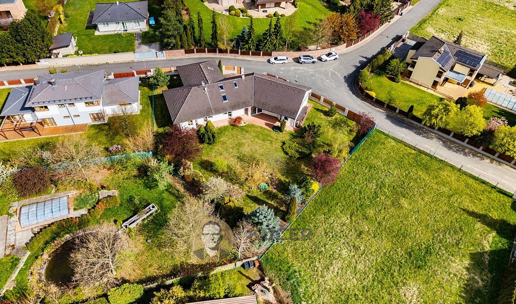 Prodej domu 488 m² s pozemkem 1 376 m², Jesenice – náhled fotky 17