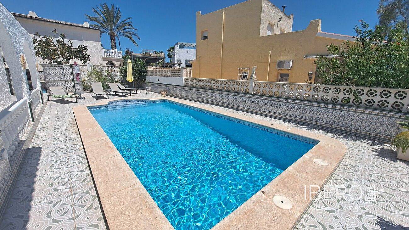 Prodej domu 173 m² s pozemkem 437 m² - Más