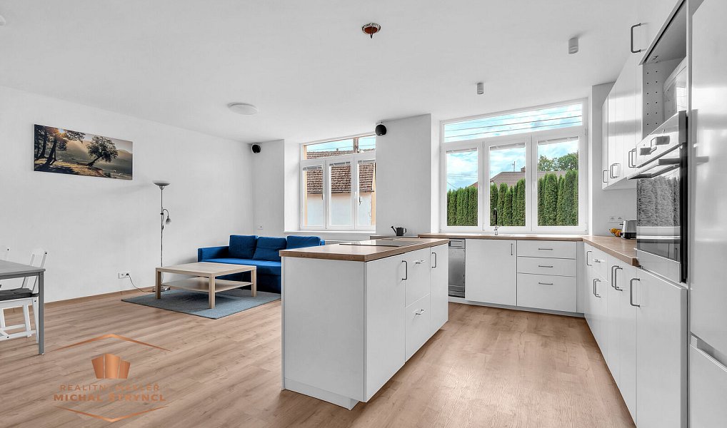 Prodej domu 200 m² s pozemkem 1 044 m², Újezd – náhled fotky 2