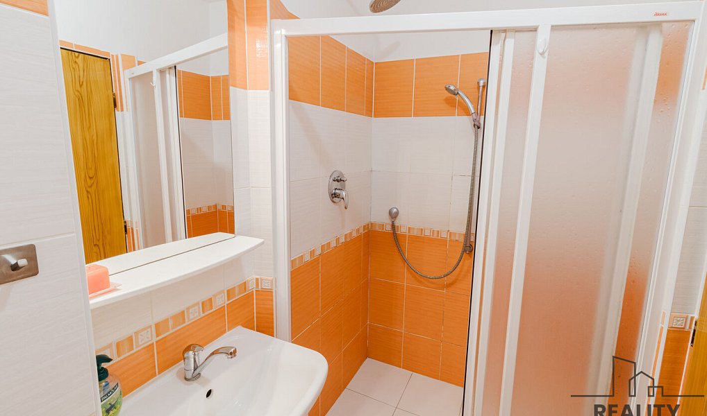Prodej domu 200 m² s pozemkem 464 m², Ujčov – náhled fotky 14