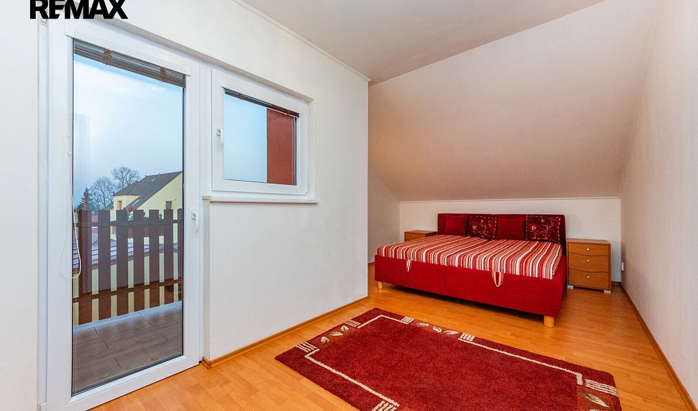 Prodej ubytovacího objektu 309 m², Kněževes – náhled fotky 32