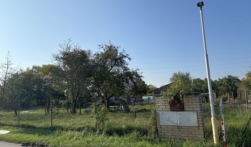 Prodej stavebního pozemku 1 094 m², Tišice – náhled fotky 3