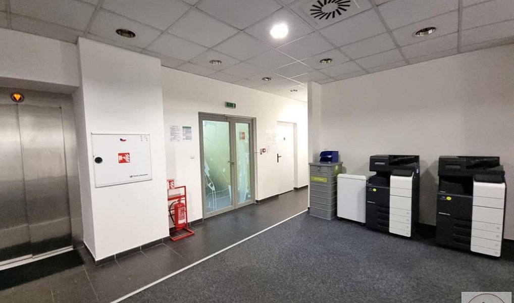 Pronájem kanceláře 714 m², Praha – náhled fotky 10