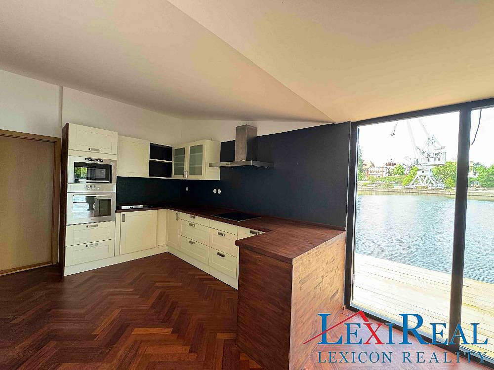 Hausbót 4kk - 96m2 s terasou 30m2 a kotevním místem praha — photo 3