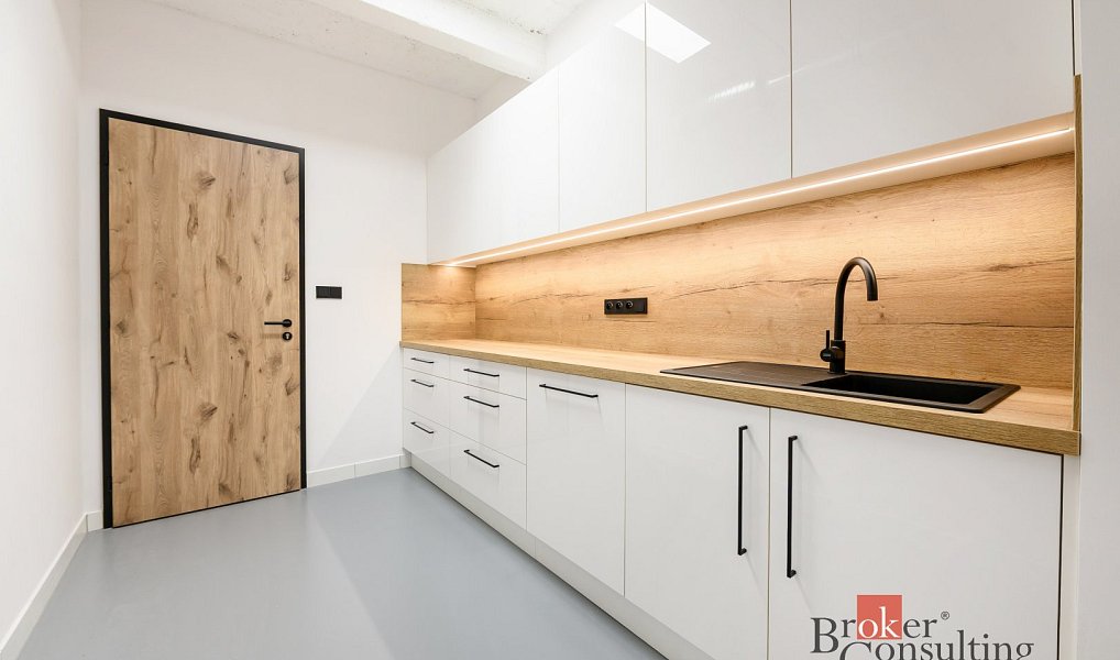 Pronájem kanceláře 219 m², Plzeň – náhled fotky 21