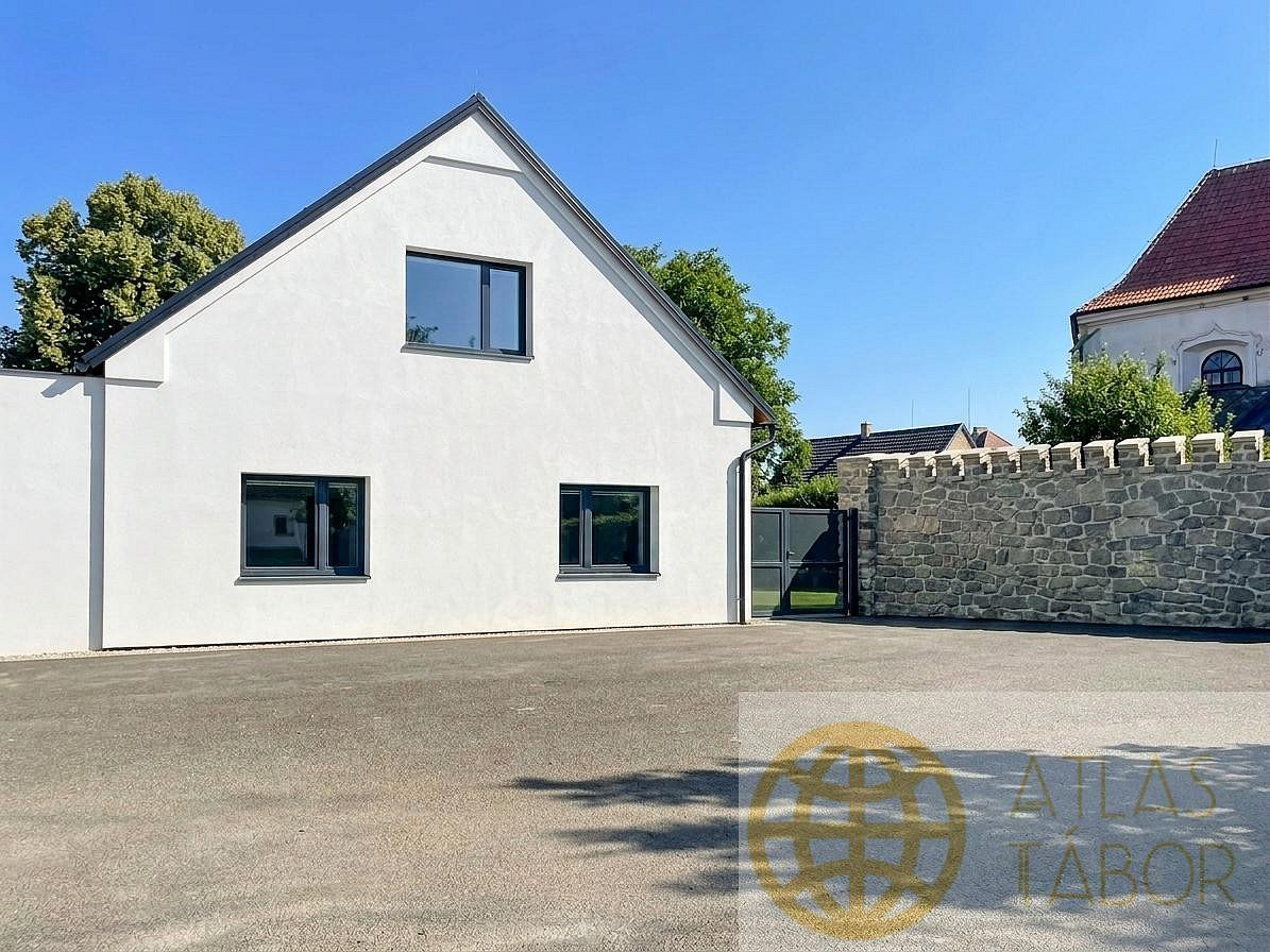 Prodej domu 220 m² s pozemkem 497 m² – fotografie 2