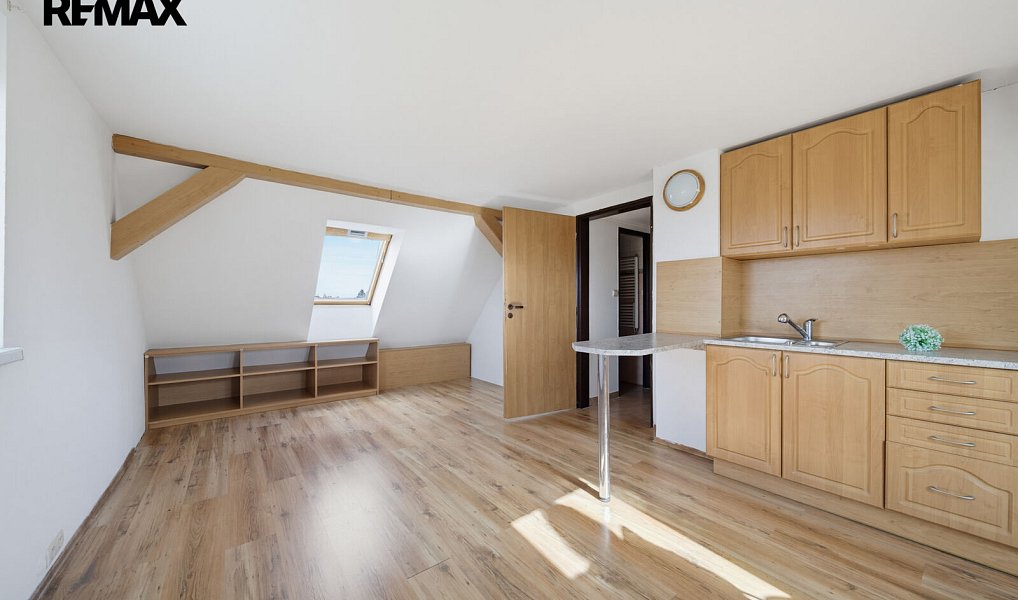 Prodej bytu 1+kk 23 m², Karlovy Vary – náhled fotky 2