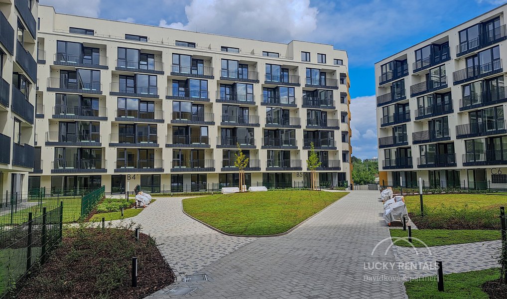 Pronájem bytu 1+kk 30 m², Praha – náhled fotky 25