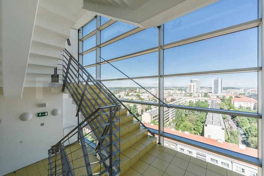Pronájem kanceláří o velikosti 733 m² na Praze 4, ul. Olbrachtova – další