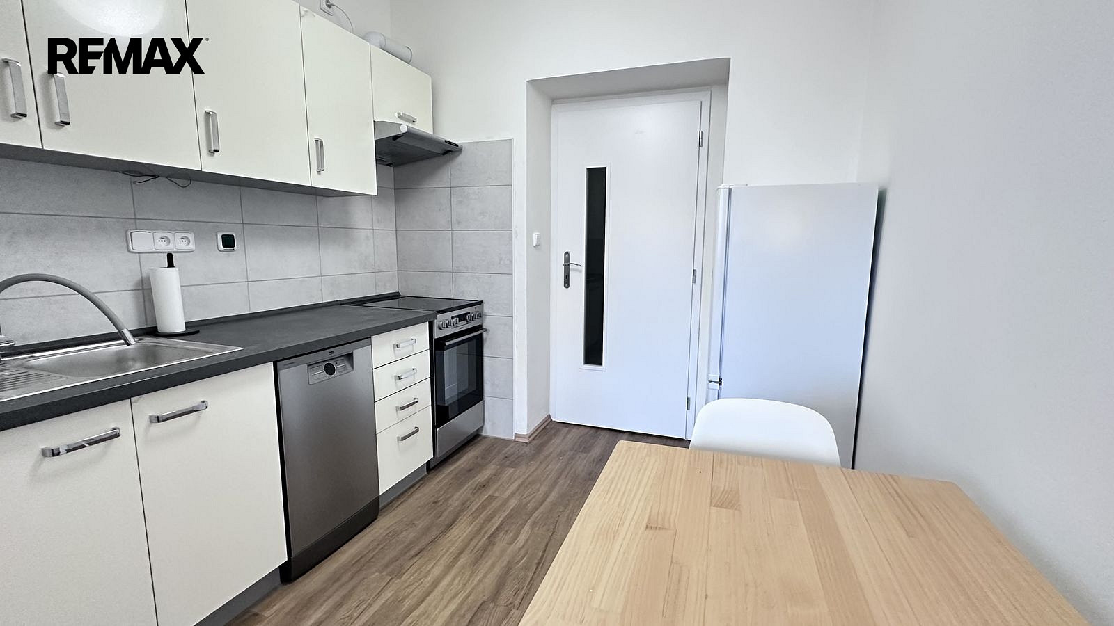Pronájem bytu 1+kk 38 m² — photo 2