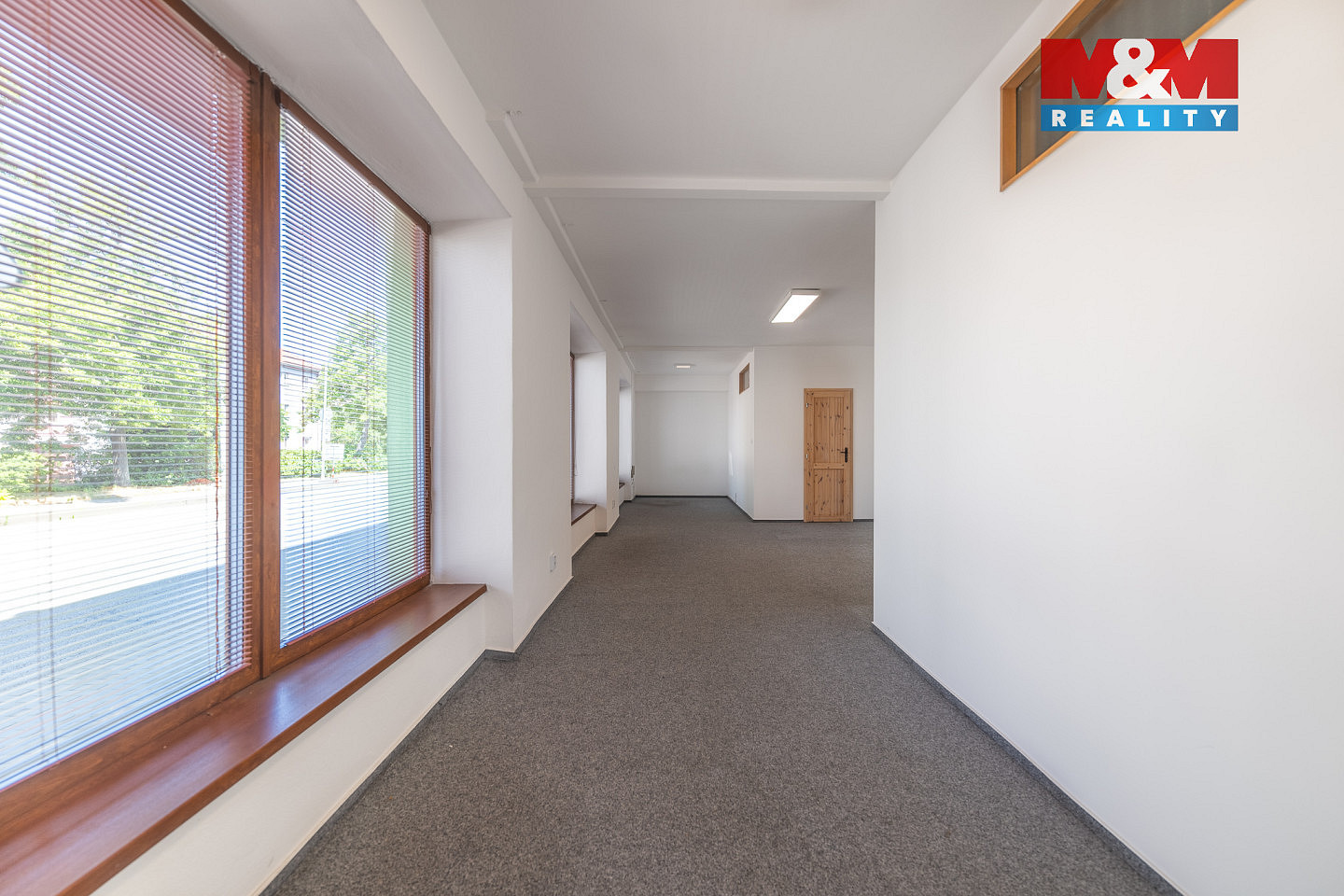 Pronájem obchodních prostor 53 m² — photo 3