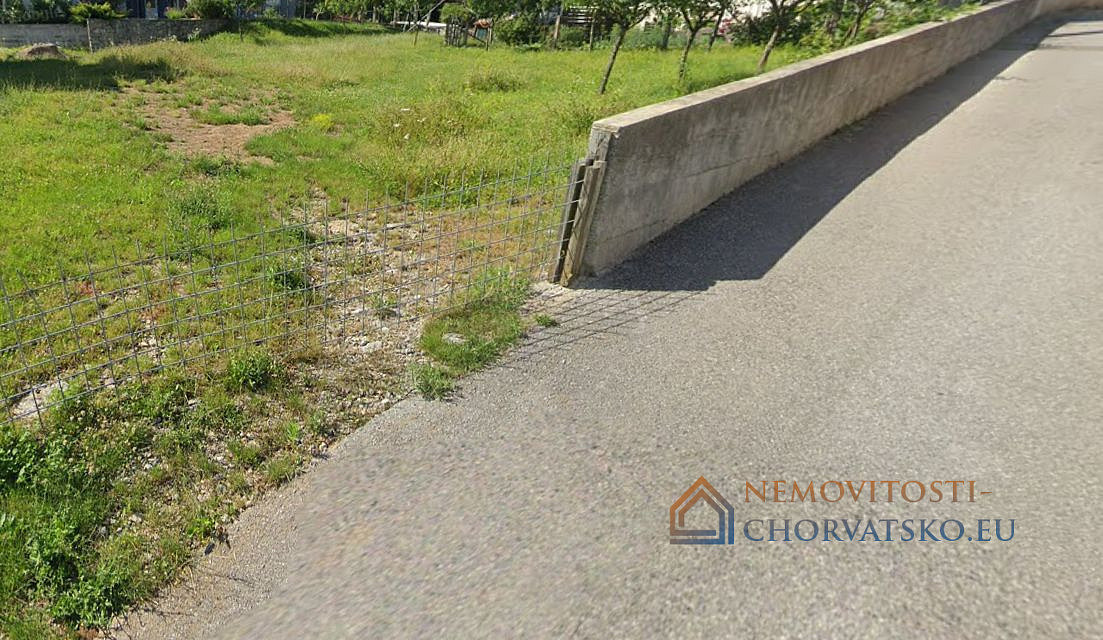 Prodej stavebního pozemku 694 m² - Widok 2