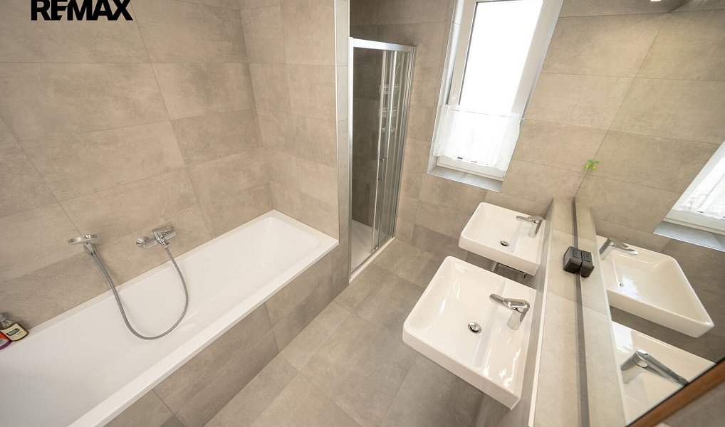 Pronájem domu 161 m² s pozemkem 403 m², Praha – náhled fotky 29