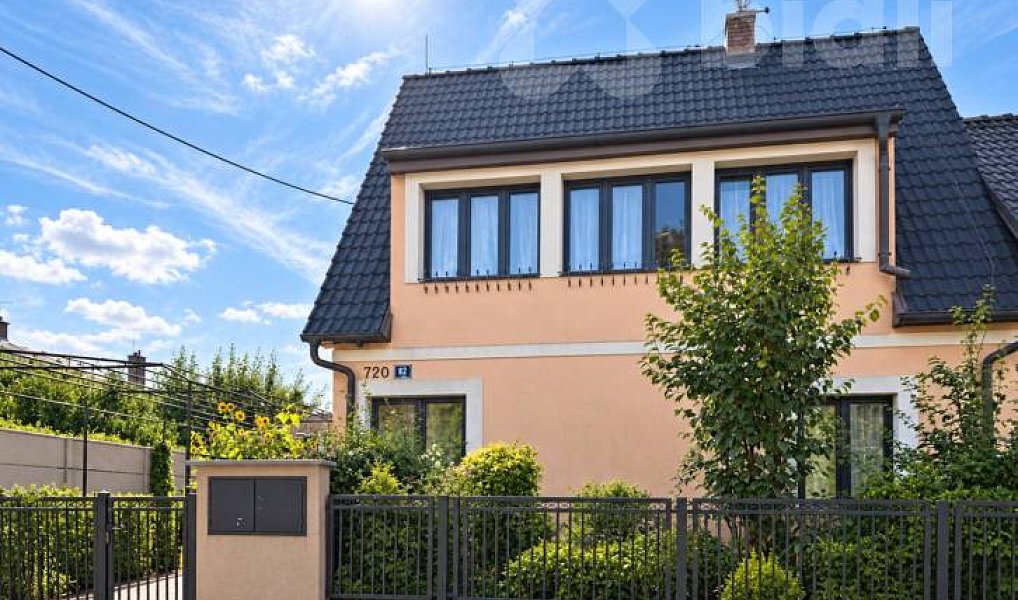 Prodej domu 213 m² s pozemkem 394 m², Praha – náhled fotky 3