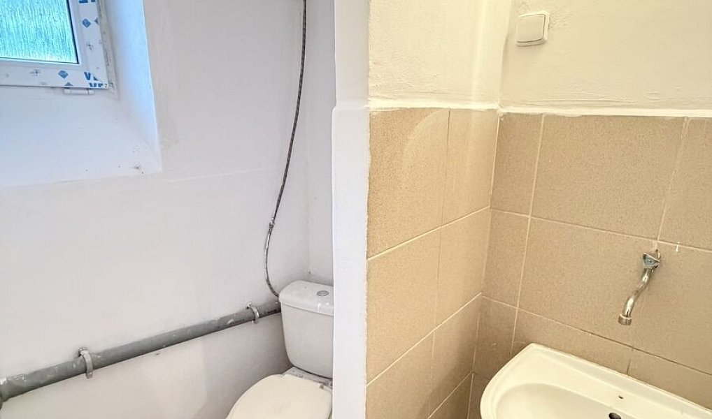 Prodej obchodních prostor 65 m², Vsetín – náhled fotky 16