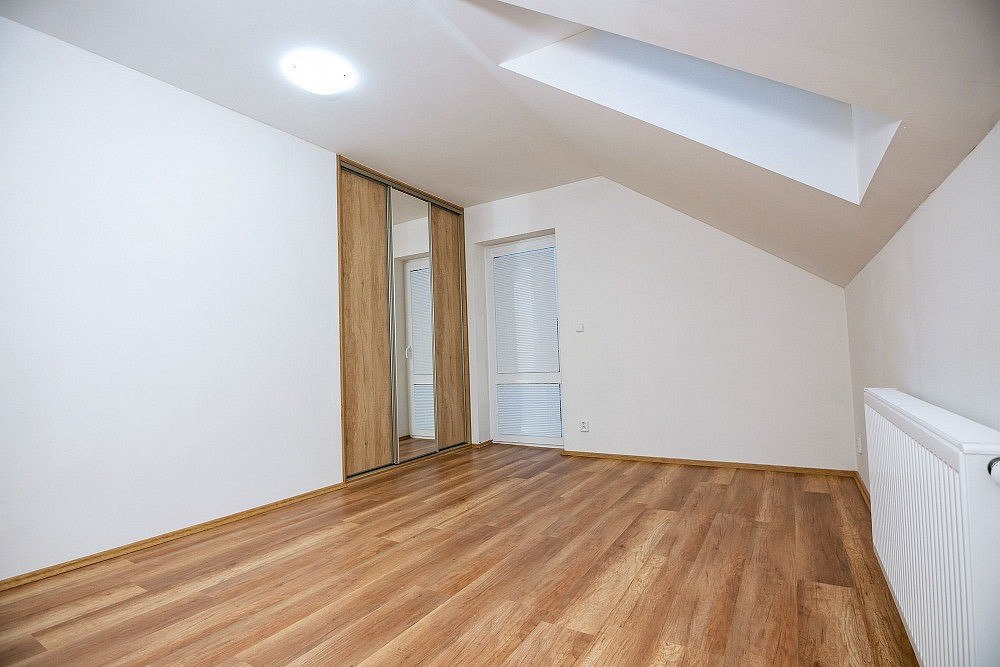 Pronájem bytu 4+kk 155 m² – fotografie 4