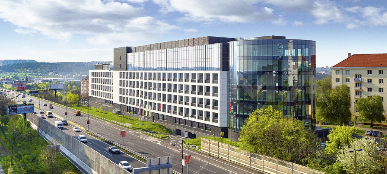 Pronájem kanceláře 902 m²